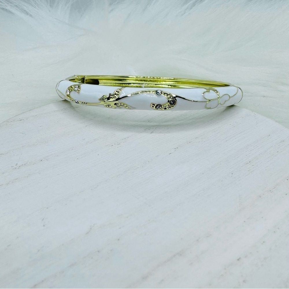 White Jasmine Floral Enamel Cloisonne Bracelet Bangle